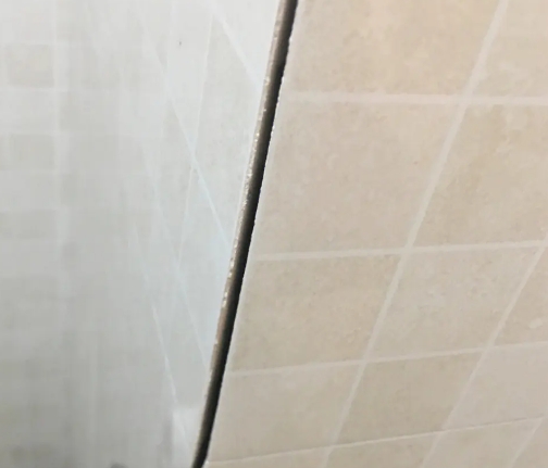 余姚瓷砖空鼓维修公司分享阳台瓷砖脱落的修复过程可以分为以下几个步骤