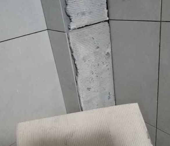 余姚瓷砖空鼓维修公司分享下厨房瓷砖脱落的补救措施。